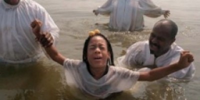 Mundo - Pastor e fiel morrem afogados durante cerimônia de batismo