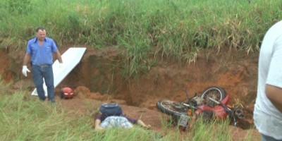 Capa Zero - Condutor de motocicleta colide em barranco na RO 267 (Capa zero) e é encontrado morto