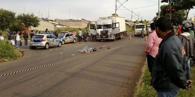  Brasil - Goiânia - Mulher grávida morre esmagada em acidente e bebê sobrevive após se expelido no impacto