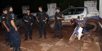 Rolim de Moura – Dois jovens são detidos pela PM com moto furtada