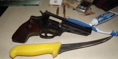 Nova Estrela –  Dois homens são presos pela Polícia Militar por porte ilegal de arma de fogo