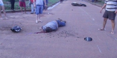 São Francisco do Guaporé - Caminhão falha comando de freio e passa por cima de motociclista 