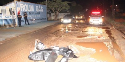Rolim de Moura – Buracos na via ocasionam queda de motociclista
