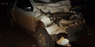 São Francisco do Guaporé – Caminhonete choca-se na traseira de caminhão carregado de tora na BR 429