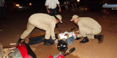 Rolim de Moura –  Condutora de moto sofre queda no Centro