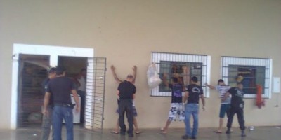 Rolim de Moura –  Durante revista, Agentes Penitenciários do semiaberto encontram buraco na parede, chuncho e aparelho celular 