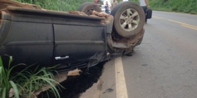 BR 364 - Caminhonete da Secretaria de Segurança capota 