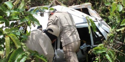 Nova Estrela  –  Motorista perde o controle da direção e capota veículo na linha 208