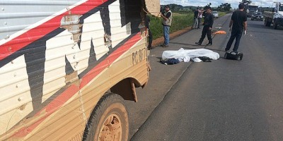 BR 364 - MOTOQUEIRO MORRE APÓS BATER FRONTALMENTE COM CARRO 