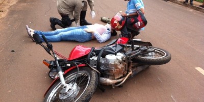 Rolim de Moura –  Acidente de trânsito envolvendo duas motos deixa mulher ferida