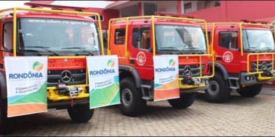 Rondônia - Governador entrega novos Caminhões de Combate a Incêndio Florestal