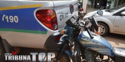 Rolim de Moura –  Moto bate em viatura da PM no centro