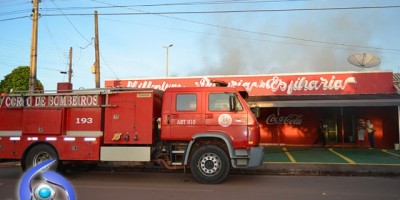 CACOAL -  Corpo de Bombeiros age rápido e evita incêndio em Pizzaria - Vídeo