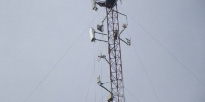 São Francisco do Guaporé - Rapaz ameaça jogar-se de torre de internet com quase 100 metros de altura