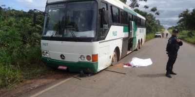 BR-425 - HOMEM MORRE ESMAGADO POR ÔNIBUS QUANDO TROCAVA PNEU 