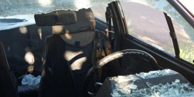 Rolim de Moura –  Após desentendimento, mulher apedreja e ateia fogo no carro do marido