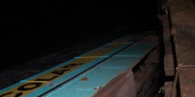 Santa Luzia - Ônibus escolar cai dentro de rio na linha P-18