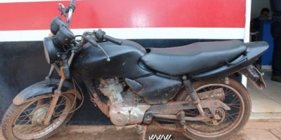 Rolim de Moura – Casal é detido pela Polícia Militar com motocicleta furtada no Bairro Beira Rio