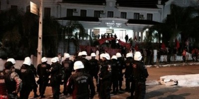 PORTO VELHO - Protesto contra a Copa durante o Tour da Taça tem presos e feridos 