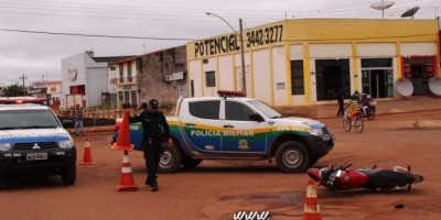 Rolim de Moura – Acidente entre automóvel e motocicleta no centro da cidade deixa uma vítima ferida