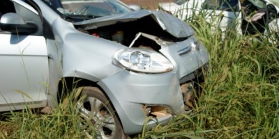Rolim de Moura –  Forte colisão entre dois carros deixa duas pessoas feridas