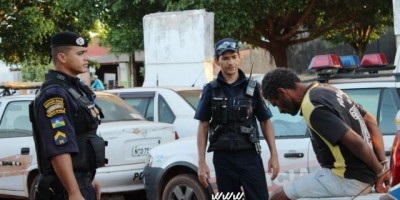 Rolim de Moura – Ladrão azarado furta residência e acaba sendo surpreendido e preso pela PM enquanto fugia