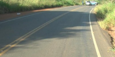 Ro-010 - Colisão entre moto e carro deixa casal ferido