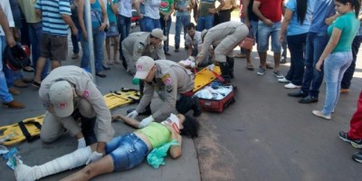 Rolim de Moura –  Duas irmãs ficam feridas em acidente de trânsito no centro da cidade