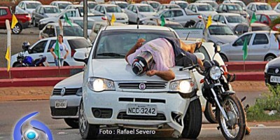 Cacoal - Motorista avança preferencial e causa acidente; vítima ficou caída sobre o capô do carro