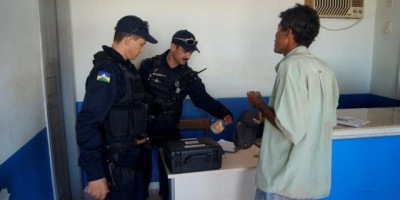 Rolim de Moura -  Homem embriagado, inabilitado e conduzindo moto adulterada acaba preso pela Polícia Militar