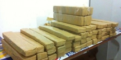 Dupla é presa na BR-364 transportando mais de 50 Kg de droga para Ji-Paraná