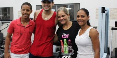 Rolim de Moura – Israel Novaes realizou treino de musculação na Academia Performance antes de apresentação do grande show