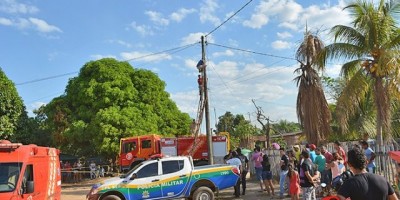 Ji-Paraná - FATALIDADE - Homem morre eletrocutado em cima de poste tentando fazer ligação clandestina