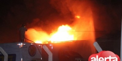 Ariquemes - Incêndio destrói completamente fábrica da Liberatti 