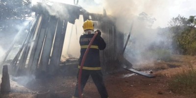 Rolim de Moura -  Corpo de Bombeiros atende mais um incêndio