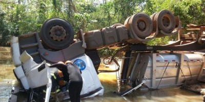 Mato Grosso do Sul - Motorista e duas crianças morrem após caminhão cair de ponte  