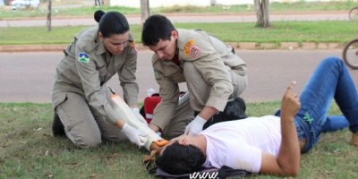 Rolim de Moura – Carro invade preferencial e provoca acidente de trânsito envolvendo um motociclista que fica ferido