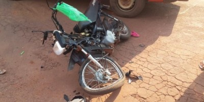 Rolim de Moura –  Acidente de trânsito envolvendo moto e caminhonete no bairro Jardim Tropical