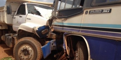 Acidente entre ônibus e caminhão deixa 11 pessoas feridas em Nova Mamoré