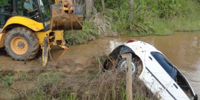Novo Horizonte -  Tragédia -  Carro capota e cai em córrego, duas crianças morreram