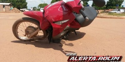 Rolim de Moura – Motociclista fica ferida após colidir na lateral de um carro no bairro Planalto