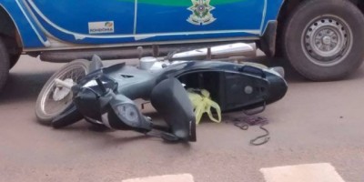 Rolim de Moura –  Colisão entre moto e carro resulta em uma motociclista ferida 