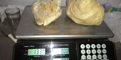 São Miguel do Guaporé - Polícia Militar prende dois homens com droga e dinheiro