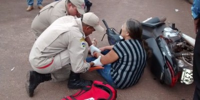 Rolim de Moura - Carro avança preferencial e causa acidente com moto; duas pessoas ficaram feridas
