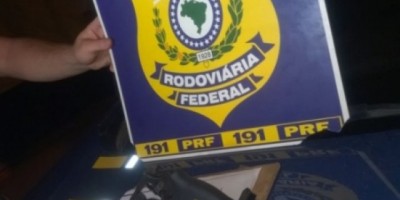 Ariquemes - Policia Rodoviária Federal apreende arma de fogo no interior de caminhonete
