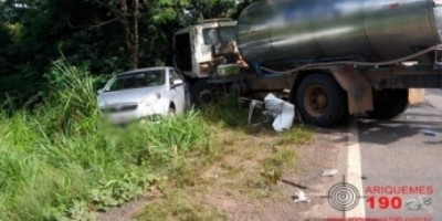 Acidente de trânsito envolve 05 veículos na BR-364