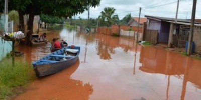 Cacoal - Cerca de 200 casas são invadidas pelas águas de rios