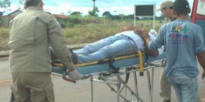 Rolim de Moura – Pneu de motocicleta estoura e faz com que seus ocupantes sofram queda na RO 479