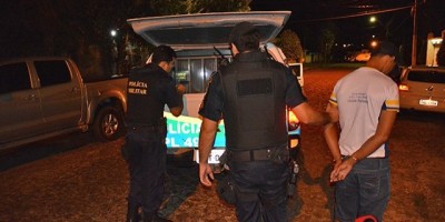 Ji-Paraná - Polícia Militar prende três jovens portando arma de fogo dentro de veículo