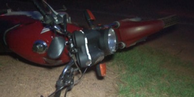 Rolim de Moura – Motociclista sofre queda após colidir na traseira de um veiculo Fiat Siena quando o mesmo passava por um quebra-molas